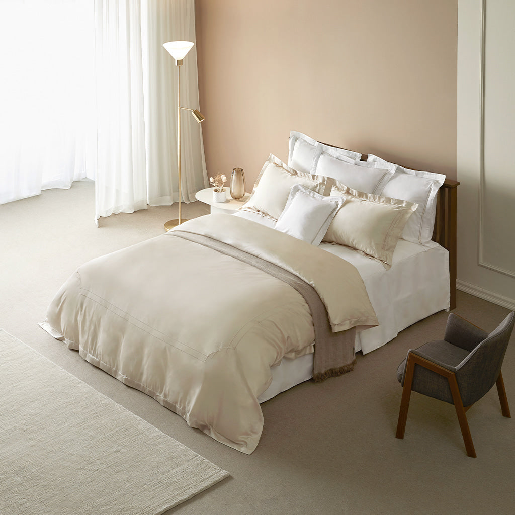 Loftise Collection, Gold